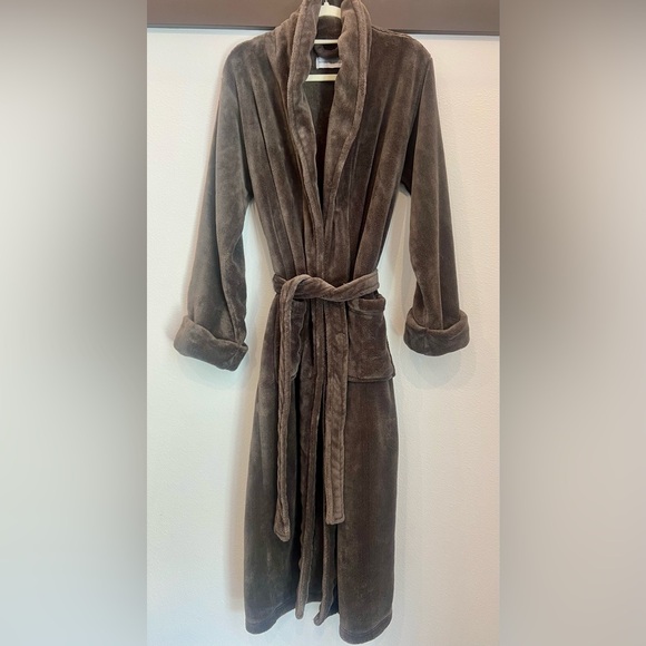 Plush Spa Robe with Belt by Restoration Hardware - Picture 1 of 2